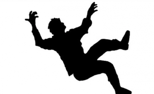 बिराटनगरमा अस्पतालबाट खस्दा डाक्टरकाे मृत्यु