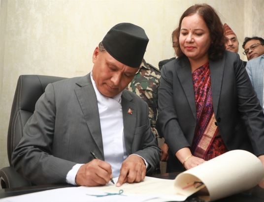 जेनजी आन्दोलनमा आगो झोस्ने ऊर्जामन्त्री कुलमानविरुद्ध सर्वोच्चको झड्का, हितेन्द्रले कसरी पाए न्याय ?