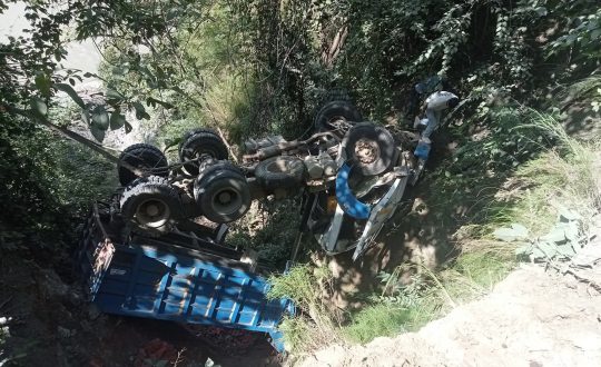 संखुवासभामा टिपर दुर्घटना चालक र सहचालक सामान्य घाइते !