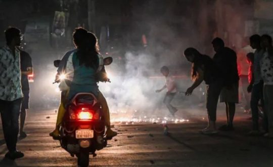 दिल्लीमा वायु प्रदूषण उच्च, दैनिक सीमाभन्दा १६ गुणा बढी एक्यूआई