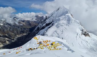 आरोहीले भरियो मनास्लु आधार शिविर, ४६६ विदेशीको आरोहण तयारी