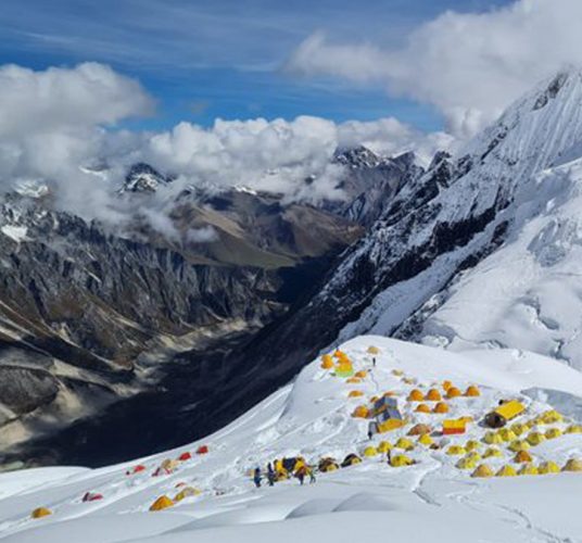 आरोहीले भरियो मनास्लु आधार शिविर, ४६६ विदेशीको आरोहण तयारी