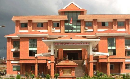 म्याद सकिएका औषधि व्यवस्थापनमा अनियमितता, फार्मेसी अधिकृतसहित आठ जनाविरुद्ध भ्रष्टाचार मुद्दा