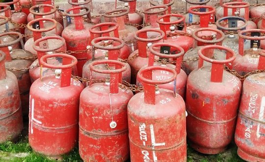 आजदेखि साबिककै अनुसार १४.२ किलो तौल भएको ग्यास सिलिन्डर प्रयोगमा ल्याइँदै