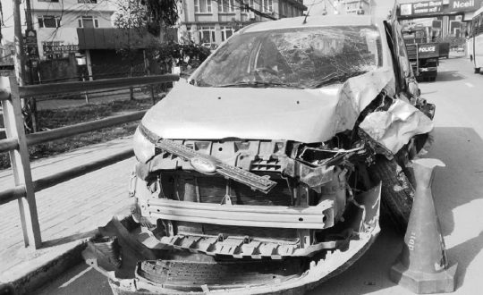 ललितपुरमा कार दुर्घटना ३ जना घाइते, एकको अवस्था गम्भिर