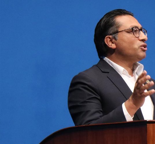 देशको अर्थतन्त्र सुधार्ने जिम्मा अर्थशास्त्री डा. वाग्लेलाई