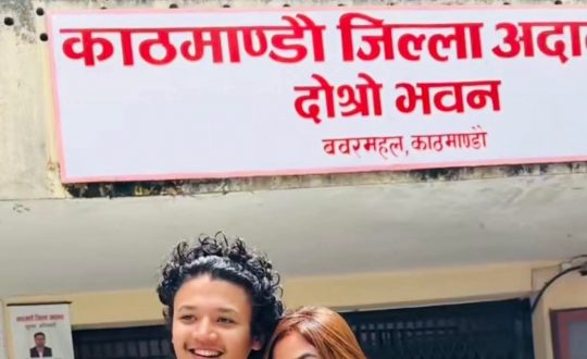 आयुष र एलिजेले अदालतमा कसे लगन गाँठो