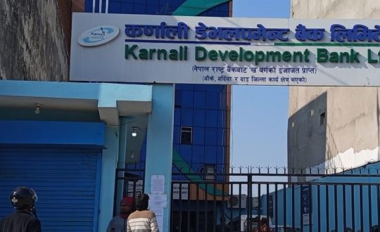 कर्णाली विकास बैंकका संस्थापक अध्यक्षसहित तीनजनालाई पुर्पक्षका लागि थुनामा पठाउन आदेश