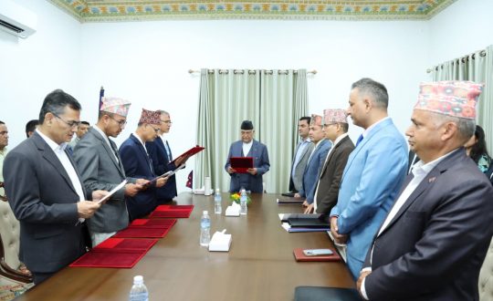 प्रधानमन्त्रीसमक्ष चार स्वास्थ्य विज्ञान प्रतिष्ठानका उपकुलपतिको सपथ