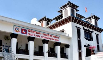 चुनाव २०८२ः राजनीतिक दल र उम्मेदवारले १० वटा मात्रै झण्डा प्रयोग गर्न सक्ने