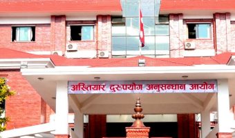 विमानस्थल भन्सार कार्यालयका ३ कर्मचारी घुससहित पक्राउ