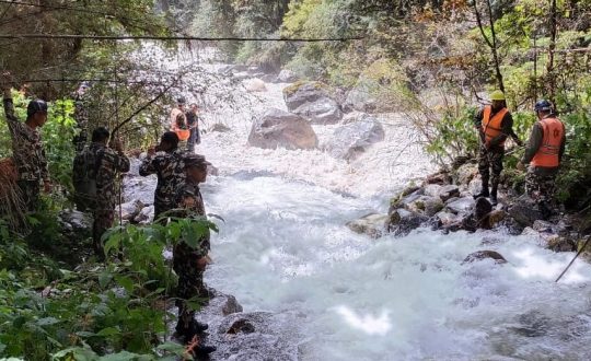 रसुवामा फसेका १२ जनालाई स्याफ्रुवेशी ल्याइयाे, चारजना अझै बेपत्ता !