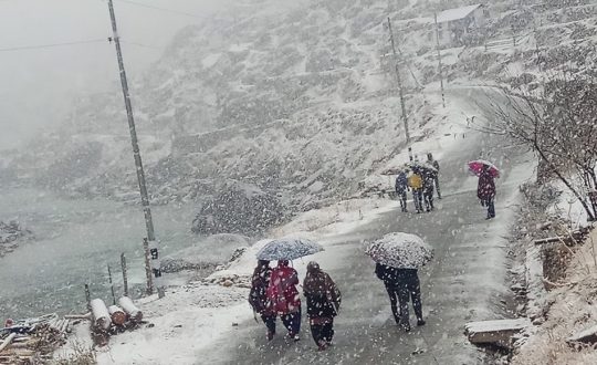 प्रशासन कार्यालयले भन्याे, ‘हिमपात र भारी वर्षाको सम्भावना छ पदयात्रामा नजानु’