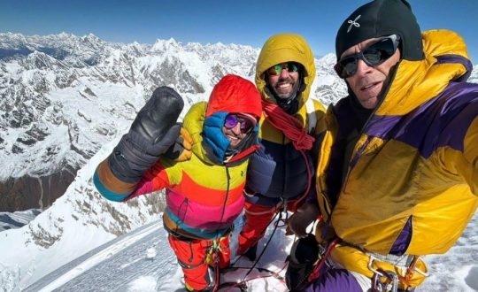 नुम्बुर हिमालको चुचुराेमा पहिलाे पटक मानव पाइला !