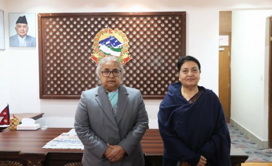 तोकिएको समयमै निर्वाचन सम्पन्न गराउन पूर्वराष्ट्रपति भण्डारीको प्रधानमन्त्री कार्कीलाई आग्रह