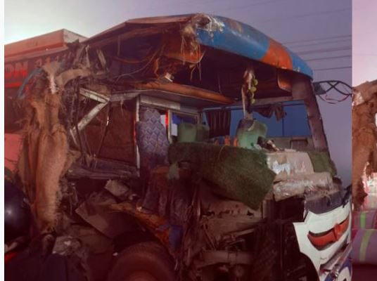 रुपन्देहीमा स्कुल बस र ट्याक्टर ठोक्किँदा २१ विद्यार्थी घाइते