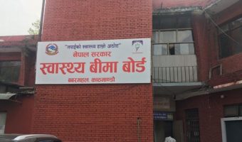 स्वास्थ्य बिमाबापत एक लाख रुपैयाँ बराबरको उपचार सेवा यथावत्