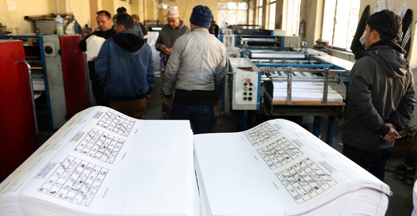 निर्वाचन २७ दिन बाँकी : साठी जिल्लाको मतपत्र छपाइ सकिँदा प्याकिङको काम धमाधम