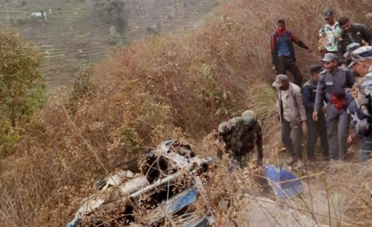 रामेछाप दुर्घटनामा मतदानअधिकृतसहित दुई जनाको ज्यान गयो, ७ जनालाई हेलिकप्टरबाट काठमाडौं ल्याइयो