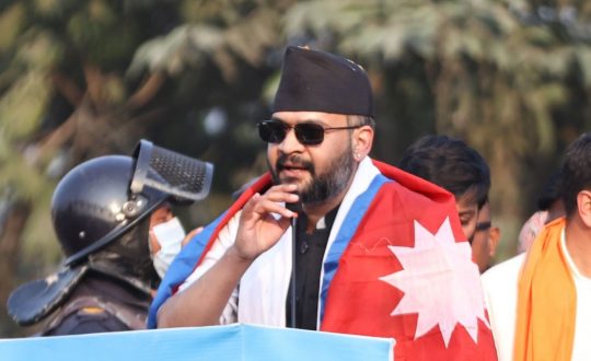 काठमाडौंमा मतदान गरेर हेलिकोप्टरबाट झापा गए बालेन