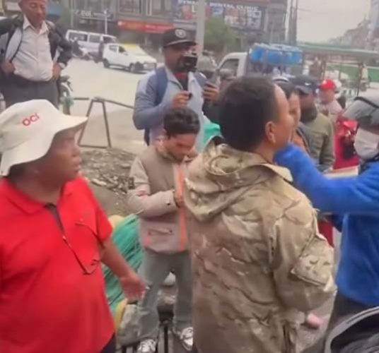 किताब बेच्ने क्रममा महावीर पुनसँग भनाभन गर्ने व्यक्ति पक्राउ