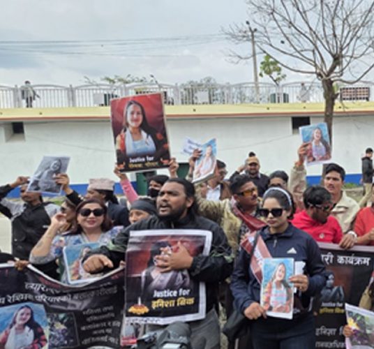 हिंसापीडित महिलाका लागि न्याय माग्दै राष्ट्रिय महिला आयोगमा नाराबाजी