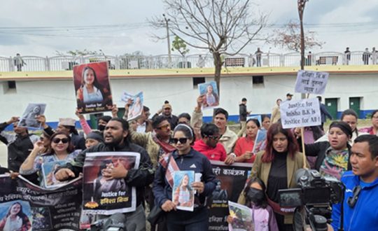 हिंसापीडित महिलाका लागि न्याय माग्दै राष्ट्रिय महिला आयोगमा नाराबाजी