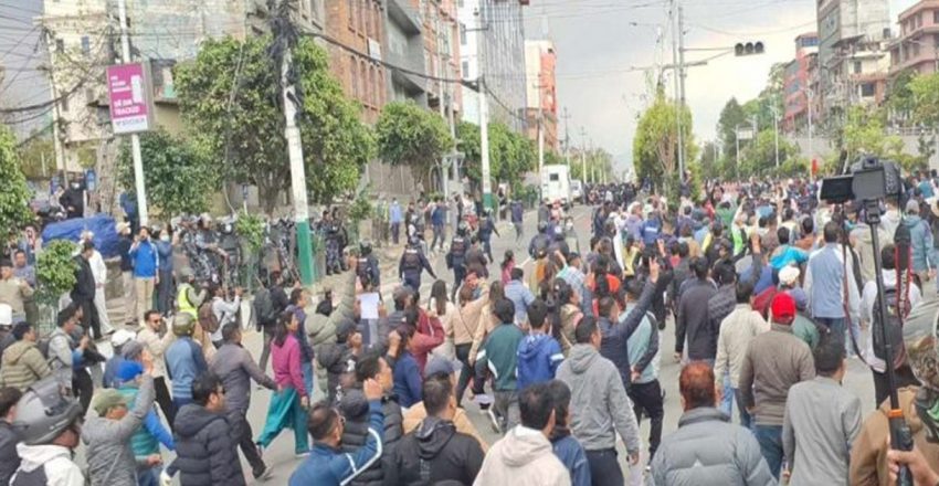 एमाले अध्यक्ष ओली पक्राउको विरोधमा उत्रेका सात प्रदर्शनकारी पक्राउ