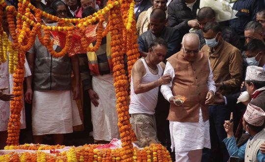 पूर्वप्रधानमन्त्री एवं एमाले अध्यक्ष ओलीका पिता मोहनप्रसादको पशुपति आर्यघाटमा अन्त्येष्टि