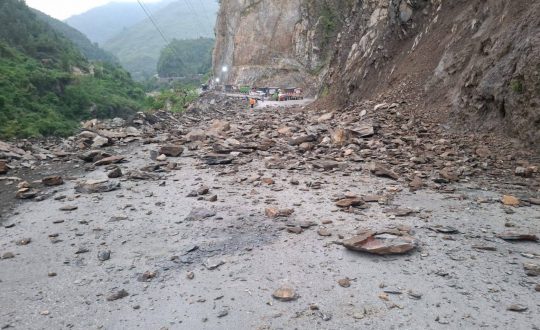 नारायणगढ-मुग्लिन सडक अवरुद्ध