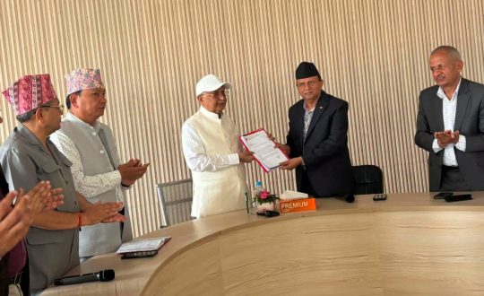 रसुवा–नुवाकोट बाढी क्षतिको स्थलगत अध्ययन प्रतिवेदन अध्यक्ष ओलीलाई