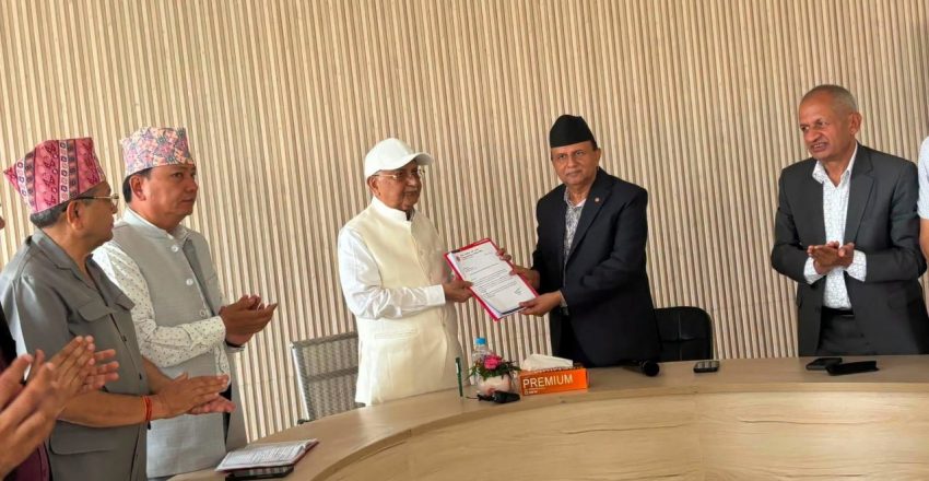 रसुवा–नुवाकोट बाढी क्षतिको स्थलगत अध्ययन प्रतिवेदन अध्यक्ष ओलीलाई