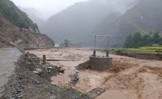 रसुवागढी भन्सार यार्डमा बाढीको कहर, सयौँ ईभी र अर्बौंका सामान बगे