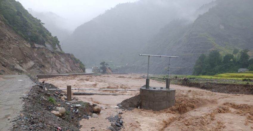 रसुवागढी भन्सार यार्डमा बाढीको कहर, सयौँ ईभी र अर्बौंका सामान बगे