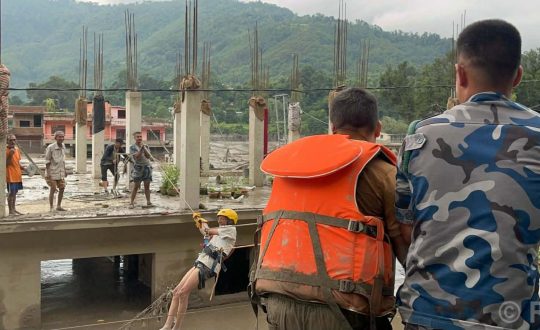 भोटेकोशी बाढीः उद्धार तथा राहतका लागि ७,९९२ प्रहरी, वैज्ञानिक अनुसन्धान र प्रविधिको प्रयोग