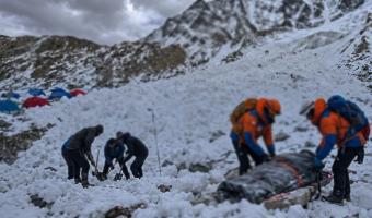 हिम्लुङ बेस क्याम्प हिमपहिरोः सम्पर्कविहीन १२ मध्ये चार मृत फेला
