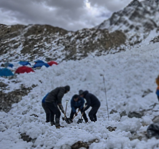 हिम्लुङ बेस क्याम्प हिमपहिरोः सम्पर्कविहीन १२ मध्ये चार मृत फेला