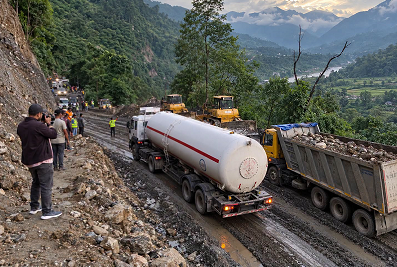 धादिङको कृष्णभीरमा दुईतर्फी चल्न थाले गाडी
