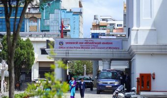 विनाशकारी बाढीमा मृत्यु भएका व्यक्तिहरूको सम्झनामा झुकाइयो आधा राष्ट्रिय झण्डा 