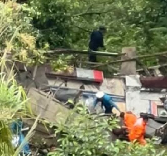 पोखरामा स्कुल बस दुर्घटनाः पाँच जनाको ज्यान गयो , १४ घाइते
