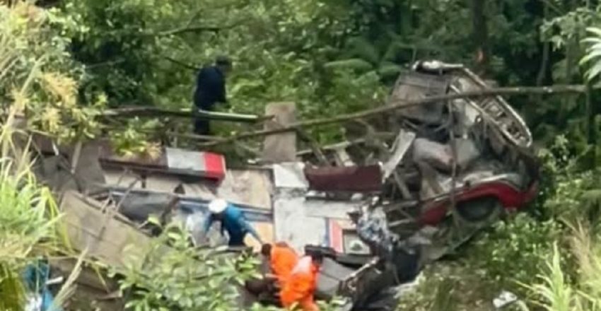पोखरामा स्कुल बस दुर्घटनाः पाँच जनाको ज्यान गयो , १४ घाइते